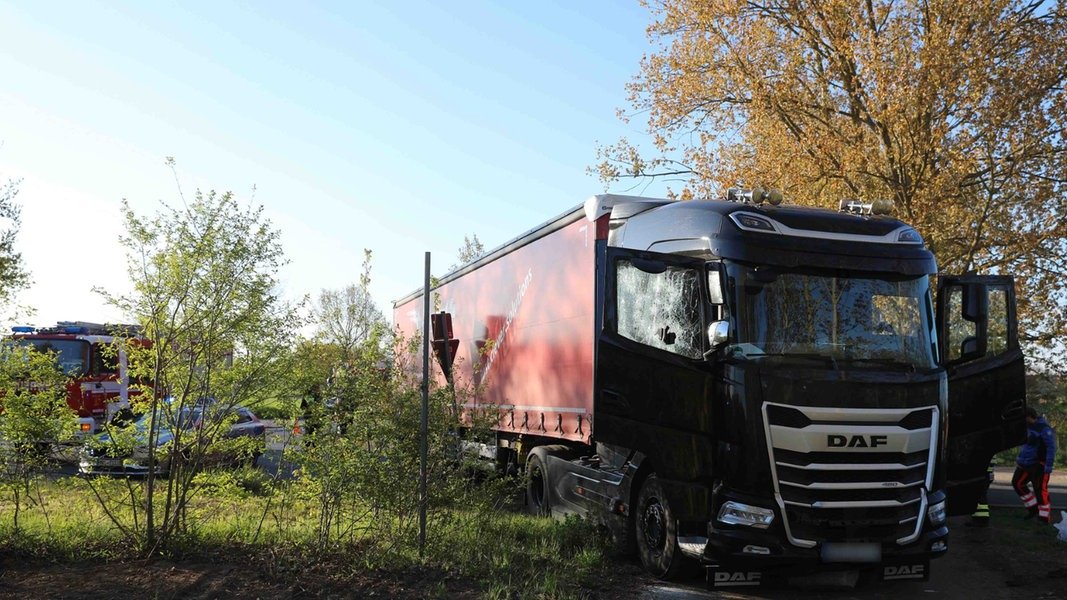 Herzinfarkt am Steuer: Ersthelfer retten Lkw-Fahrer