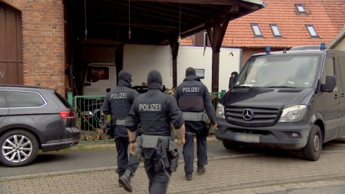 Razzia bei "Reichsbürgern": Polizei durchsucht Gebäude in Springe