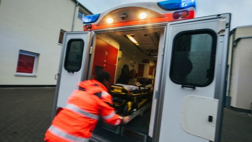 Mann bringt 79-jährige Rentnerin zu Fall - Polizei ermittelt
