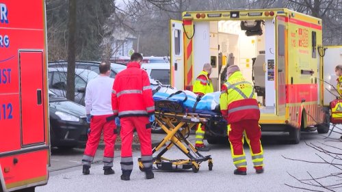 Sanitäter bei Unfall mit Bus in Hamburg schwer verletzt