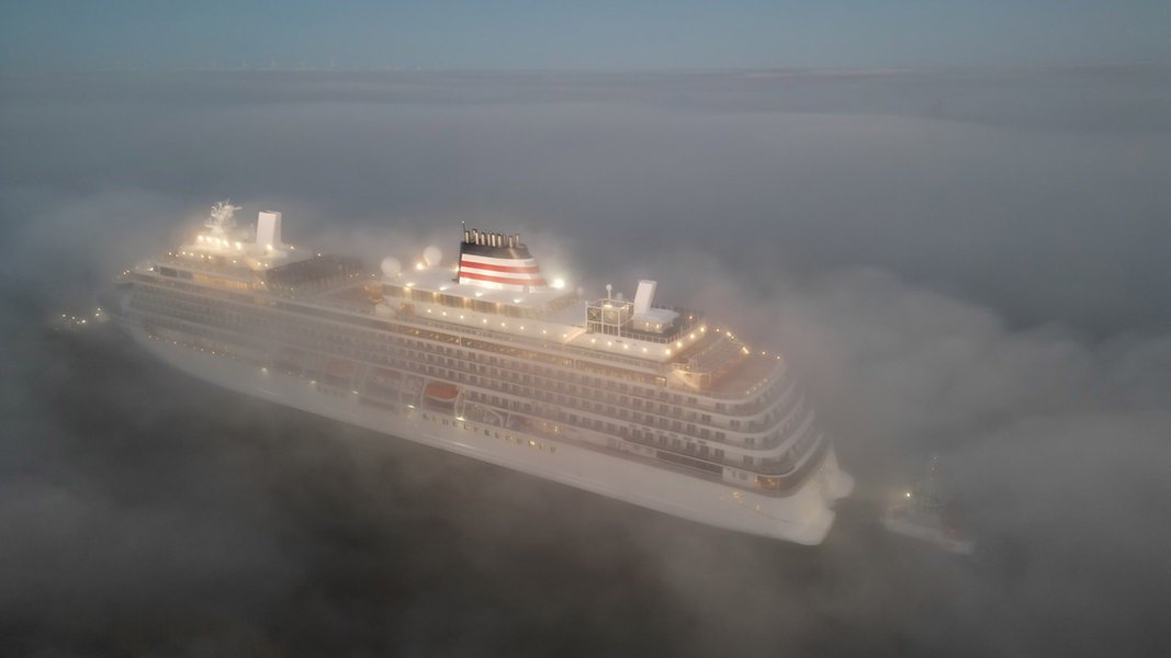 Kreuzfahrt-Riese verlässt Meyer Werft in Papenburg