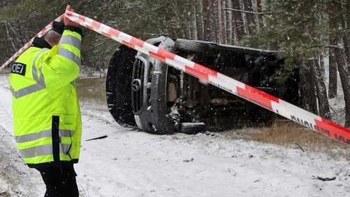 Viele Unfälle durch Schnee und Eis - Winterdienste streiken morgen
