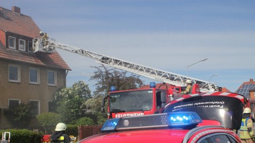 Helmstedt: Feuerwehr rettet fünf Menschen per Drehleiter