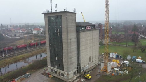 Hochhaus Bad Kleinen: Vorläufige Einigung wendet Räumung ab