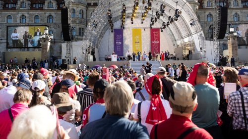 Kirchentag 2025 in Hannover eröffnet: Raum für Begegnungen und Debatten