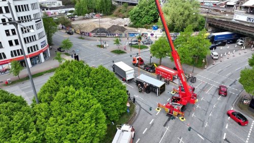 Umgekippter Lkw-Anhänger sorgt für Stau in Hamburg