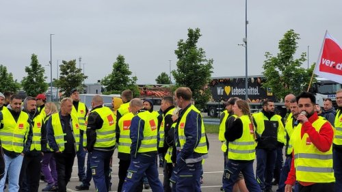 250 Beschäftigte bestreiken Edeka-Zentrallager in Lauenau