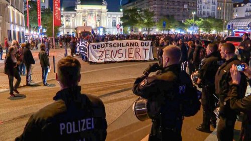 Großer Polizeieinsatz bei Demo gegen Einheitsfeier in Hamburg