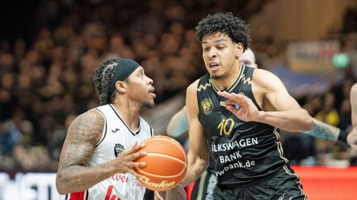 Mit Schröder als Zuschauer - Braunschweig gewinnt Play-off-Auftakt
