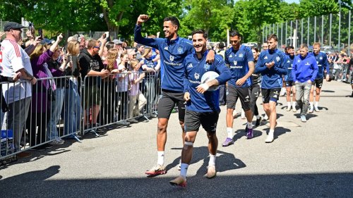 News-Blog: "Olé, HSV" - Fan-Auflauf beim Training - Aufstiegsparty live im NDR