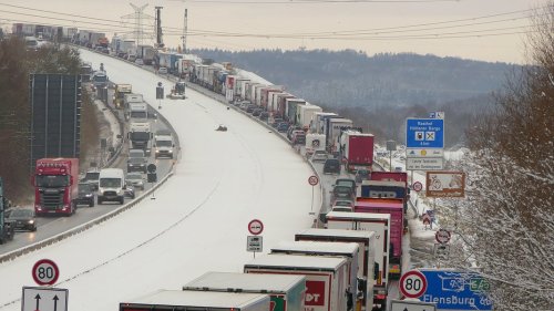 Schnee in SH: 150 Unfälle, Busverkehr in Stormarn eingestellt