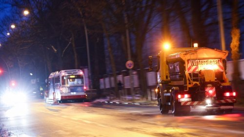 Schnee in Hamburg: Winterdienst mit 280 Fahrzeugen im Einsatz