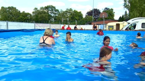 Schwimmen lernen im mobilen Becken