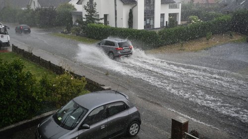 Kurze, heftige Gewitter überfluten Straßen in Niedersachsen