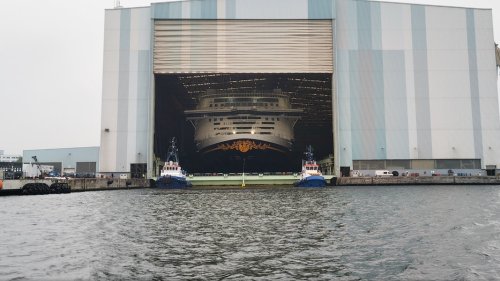 Ausdocken live: "Disney Adventure" soll Werft in Wismar verlassen
