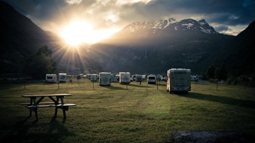Camping-Saison beginnt: So reisen Sie sicher mit dem Camper