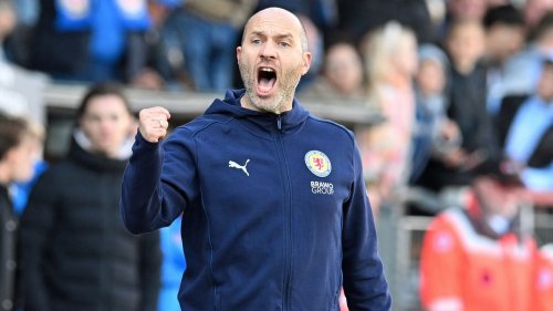 Eintracht Braunschweig hält an Trainer Scherning fest