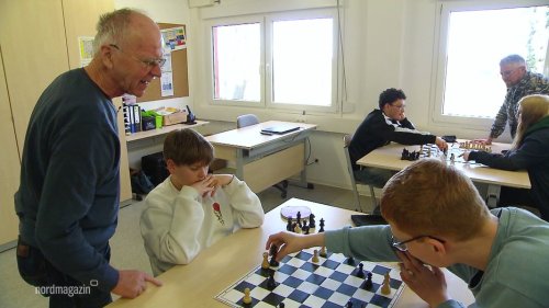 Schach-Lehrer unterwegs auf dem Land