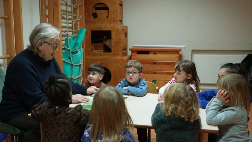 Ehrensache: Vorleserin in der Grundschule