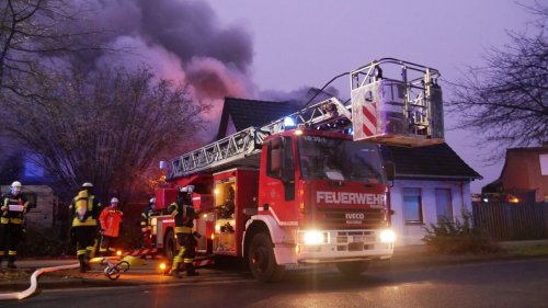 Feuer in Celle: Vier Menschen müssen ins Krankenhaus