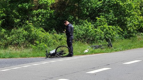 Lathen: Auto fährt in Radfahrer-Gruppe - Frau stirbt