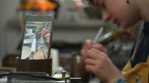 Mini-Kunst mit Pinzette und Zahnstocher: Studentin begeistert auf TikTok