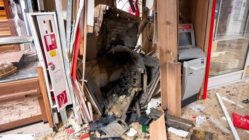 Geldautomaten in Einkaufszentrum in Oststeinbek gesprengt