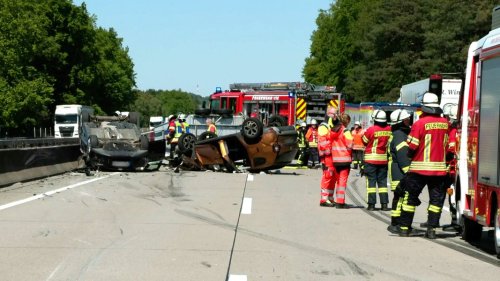 Unfall auf der A7: Mehrere Verletzte - darunter ein Pferd