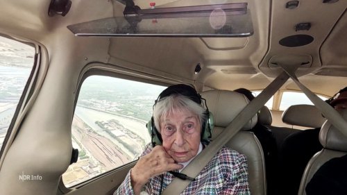 Rundflug über Hamburg - 99-jährige Dame hebt ab