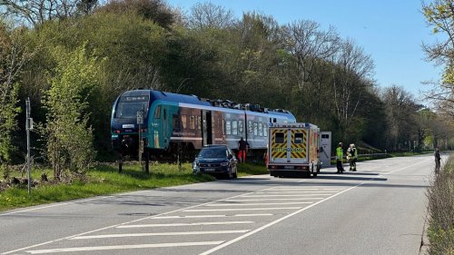 Eckernförde: Radfahrer schwer verletzt nach Kollision mit Nordbahn