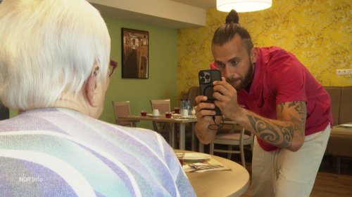 Pflege-Influencer John Lopes macht Altersheime interessant