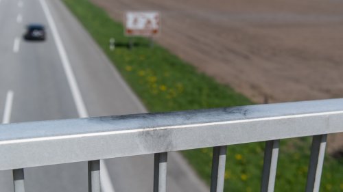 Unbekannte werfen Steine von Brücken: Steckt dahinter eine Serie?
