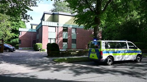 Paket beim Öffnen explodiert: Mehrfamilienhaus in Varel evakuiert