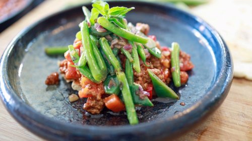 Chili con Carne mit grünen Bohnen und Pfannenbrot