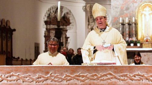 Mit Witz im Ostergottesdienst: Passauer Bischof bekommt auf Youtube Hunderttausende Klicks