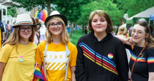 La CAF publie un article pour accompagner les parents d’enfants trans (et ça ne plaît pas aux réacs)