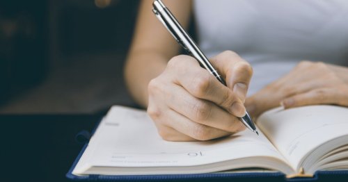 La thérapie par l'écriture pourrait être la clé d'une meilleure santé mentale en 2023, selon les experts