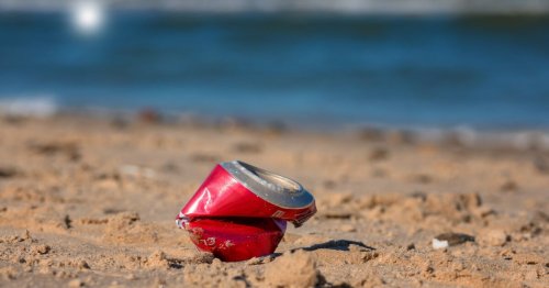 Voici les 12 marques qui génèrent le plus de déchets sur les plages