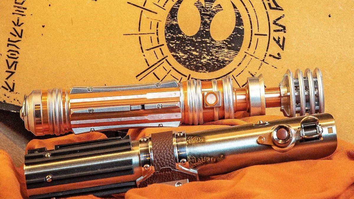 Luke and Leia’s Legacy Lightsabers Get a Deluxe Replica Set