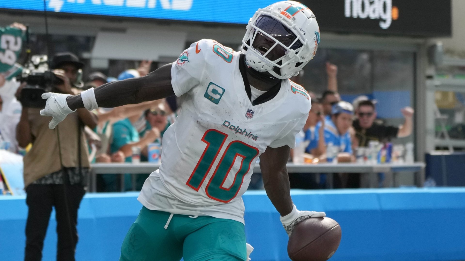 How will Patriots defend Tyreek Hill in star WR's Dolphins debut? 