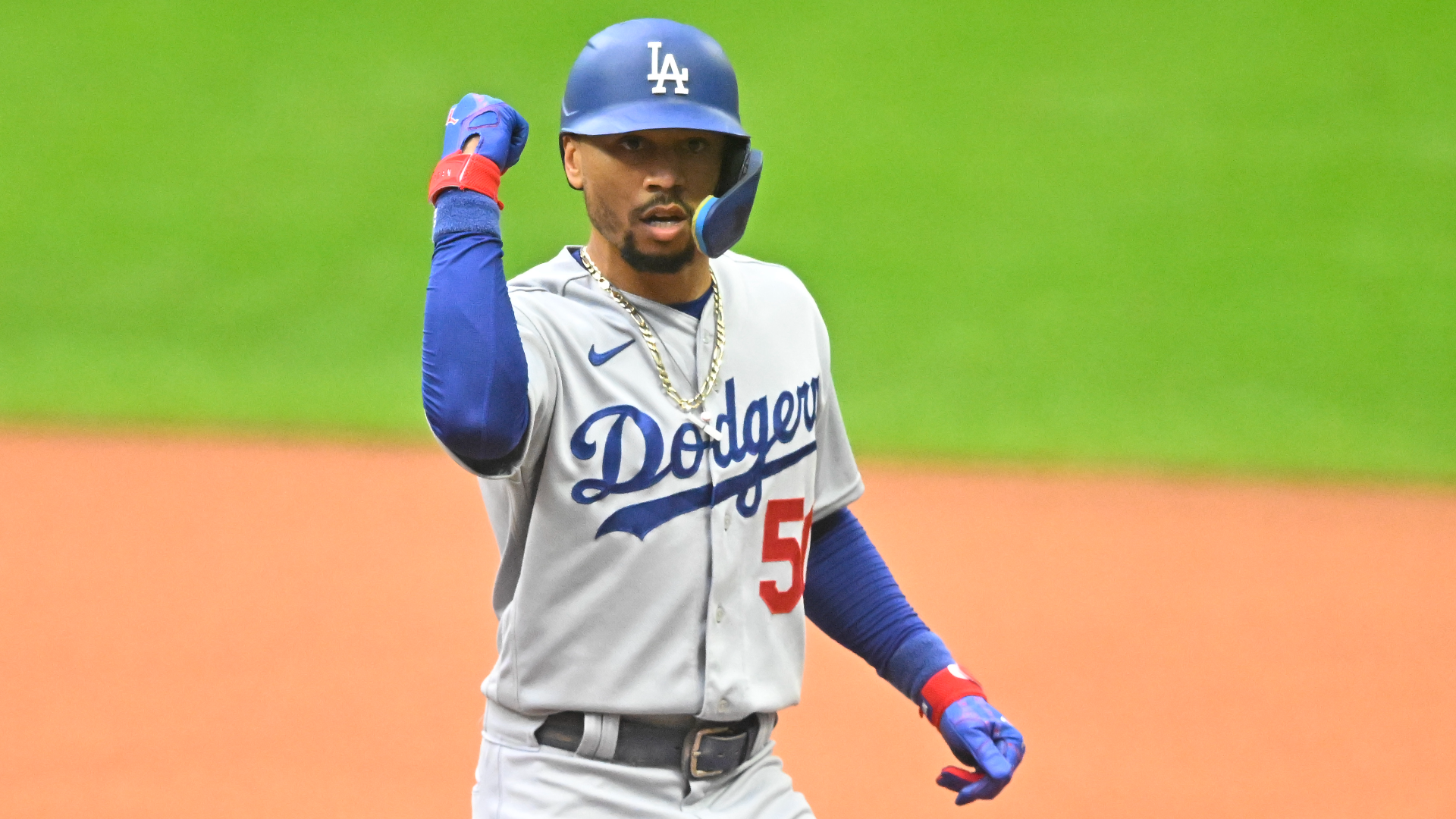 Mookie Betts hits career home run No. 250 against Braves