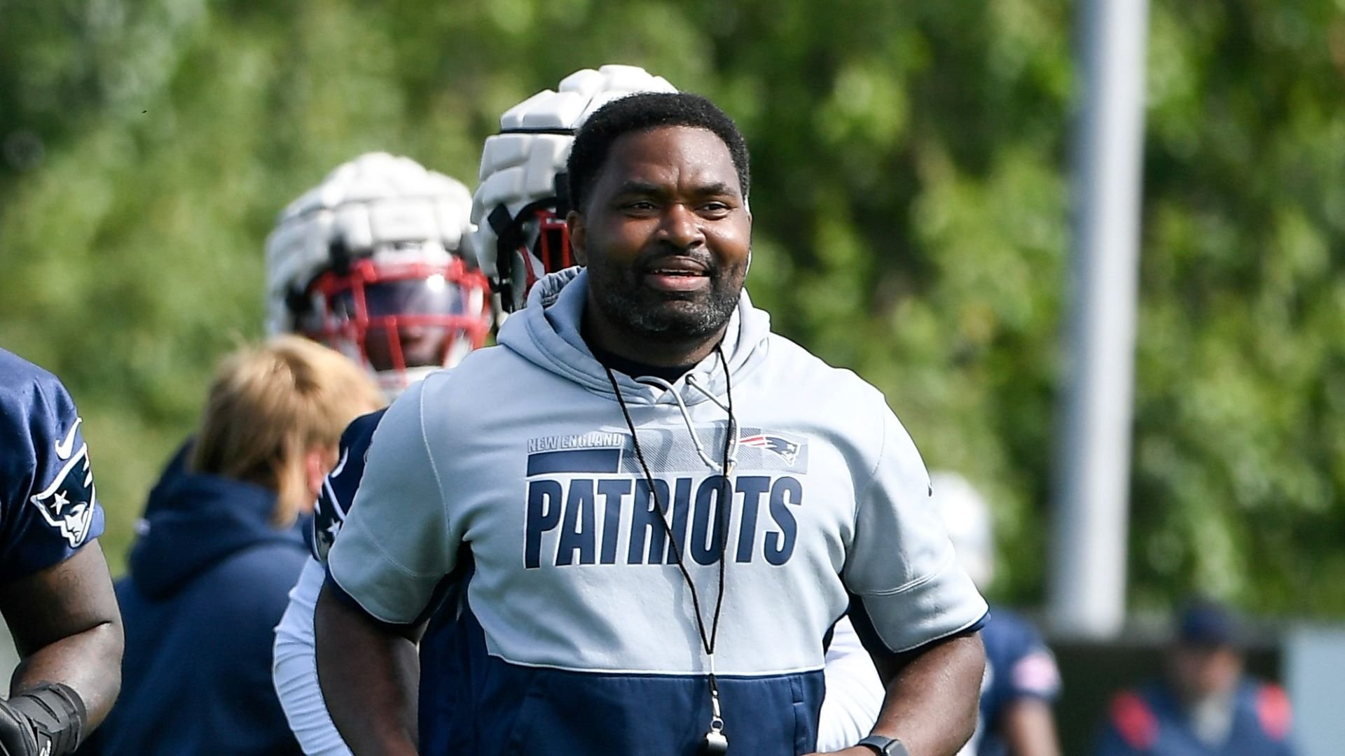 PHOTO: Jerod Mayo Of New England Patriots On Sports Illustrated Cover - SB  Nation Boston