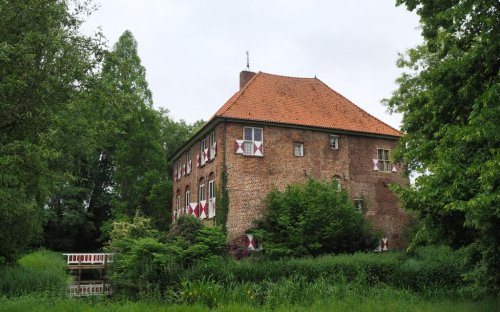 An der Niers entlang nach Wachtendonk wandern – idyllische Natur und historischer Ortskern