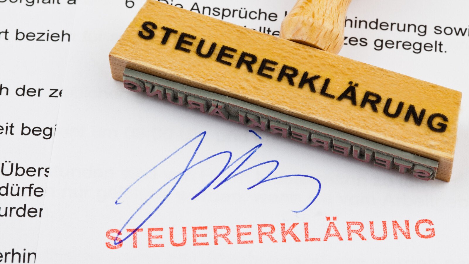 Weniger Zeit für die Steuererklärung: Warum ihr euch 2025 beeilen müsst