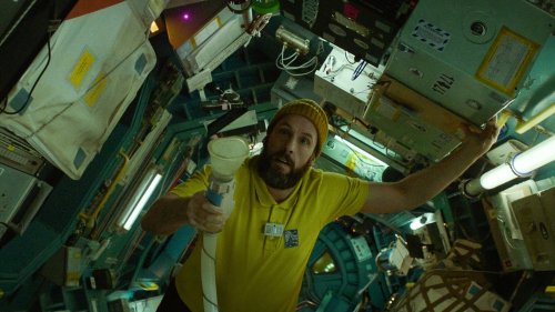 Spaceman: So habt ihr Adam Sandler noch nie gesehen - schräges Weltraumabenteuer startet auf Netflix