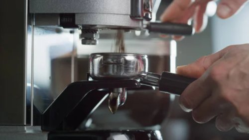 Quietschender Kaffeevollautomat: So behebt ihr das Problem