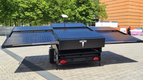 Überraschung in Hannover: Tesla stellt SpaceX-Solar-Anhänger mit Starlink-Anbindung vor