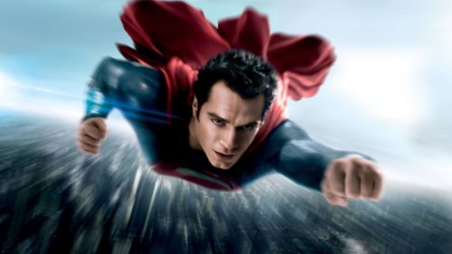 The Flash: Supergirl Sasha Calle hat mit DC-Star Henry Cavill einen Super-Fan