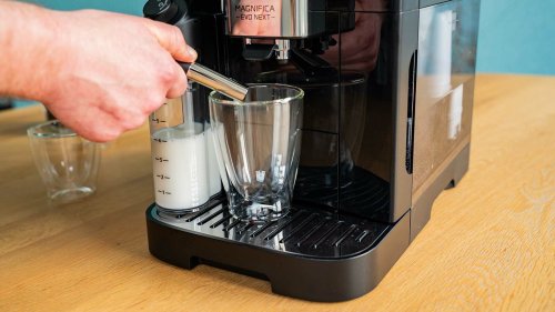 Kaffeevollautomaten richtig reinigen: Nur so verhindert ihr Kalk, Schimmel und Schlimmeres