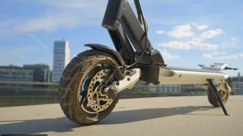 IO Hawk Collide im Test: Ein E-Scooter für schlechte Wege